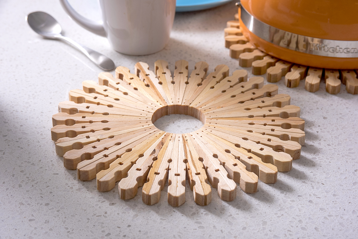 clothespin trivet diy