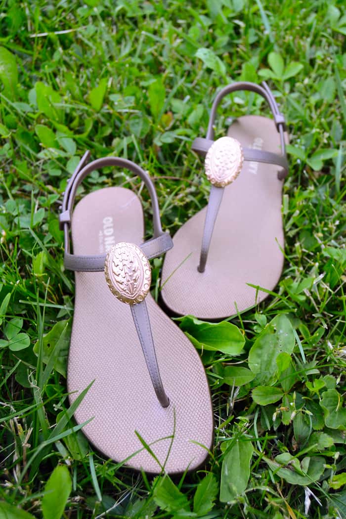 how to decorate sandals at home