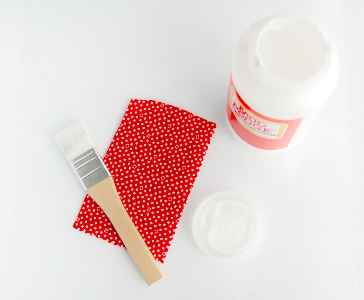 Mod Podge Fabric to Tag