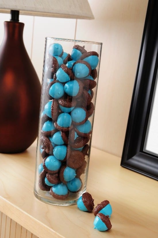Pretty Painted Acorns for a Fall Display