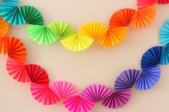 rainbow-fan-garland-feature-650x433-1.jpg