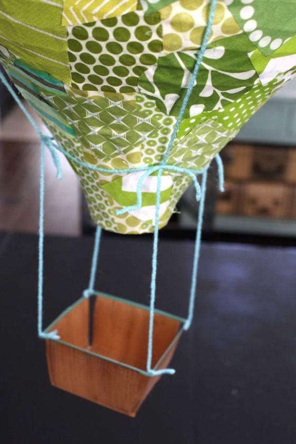 Small loop attaching the berry basket strands to the balloon