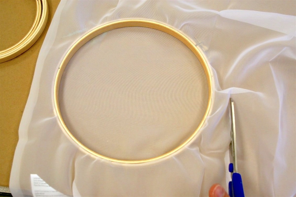 Trimming around the screen using scissors